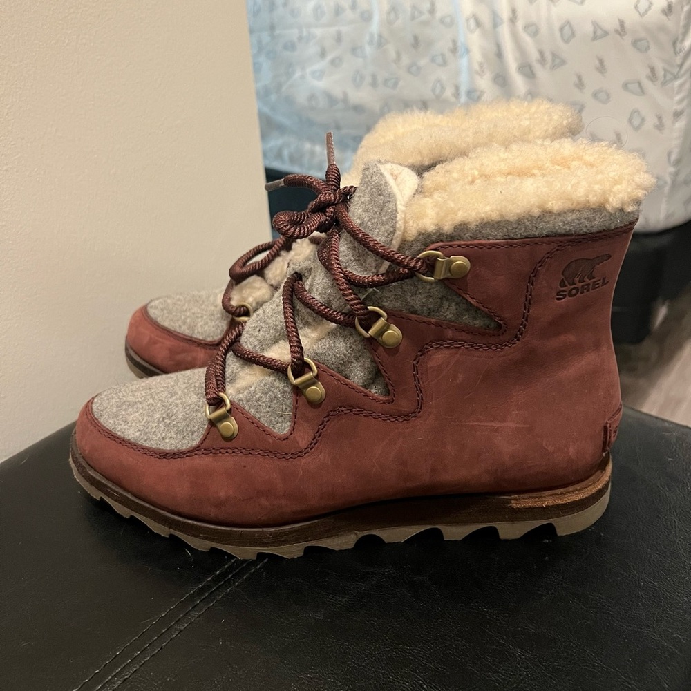 Sorel Burgundy and Cream Winter Boots